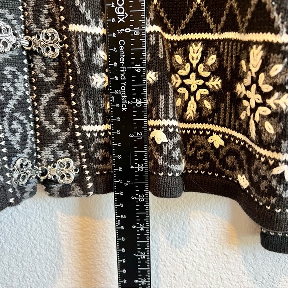 TALBOTS Women’s Black Knit Nordic Snowflake Sweater Cardigan fair isle winter M - Picture 8 of 10